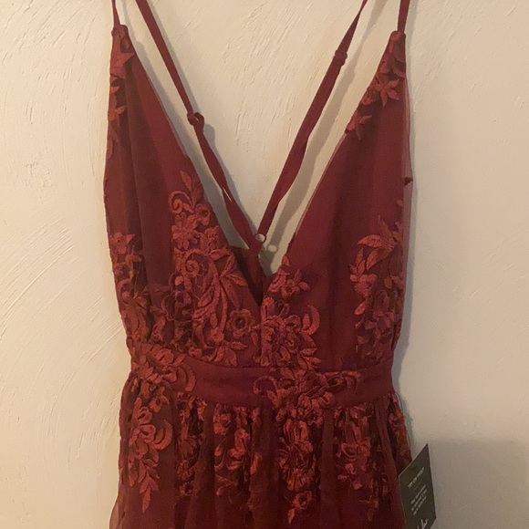 Lulus Burgundy lace overlay dress - Picture 5 of 6